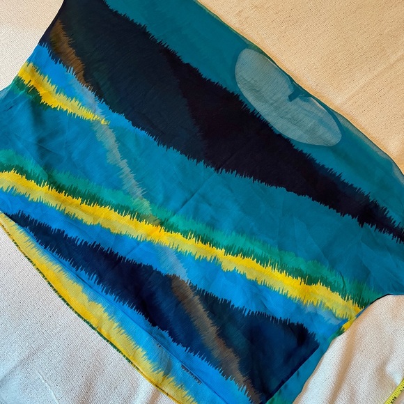 Express Sheer Tunic - Picture 5 of 6